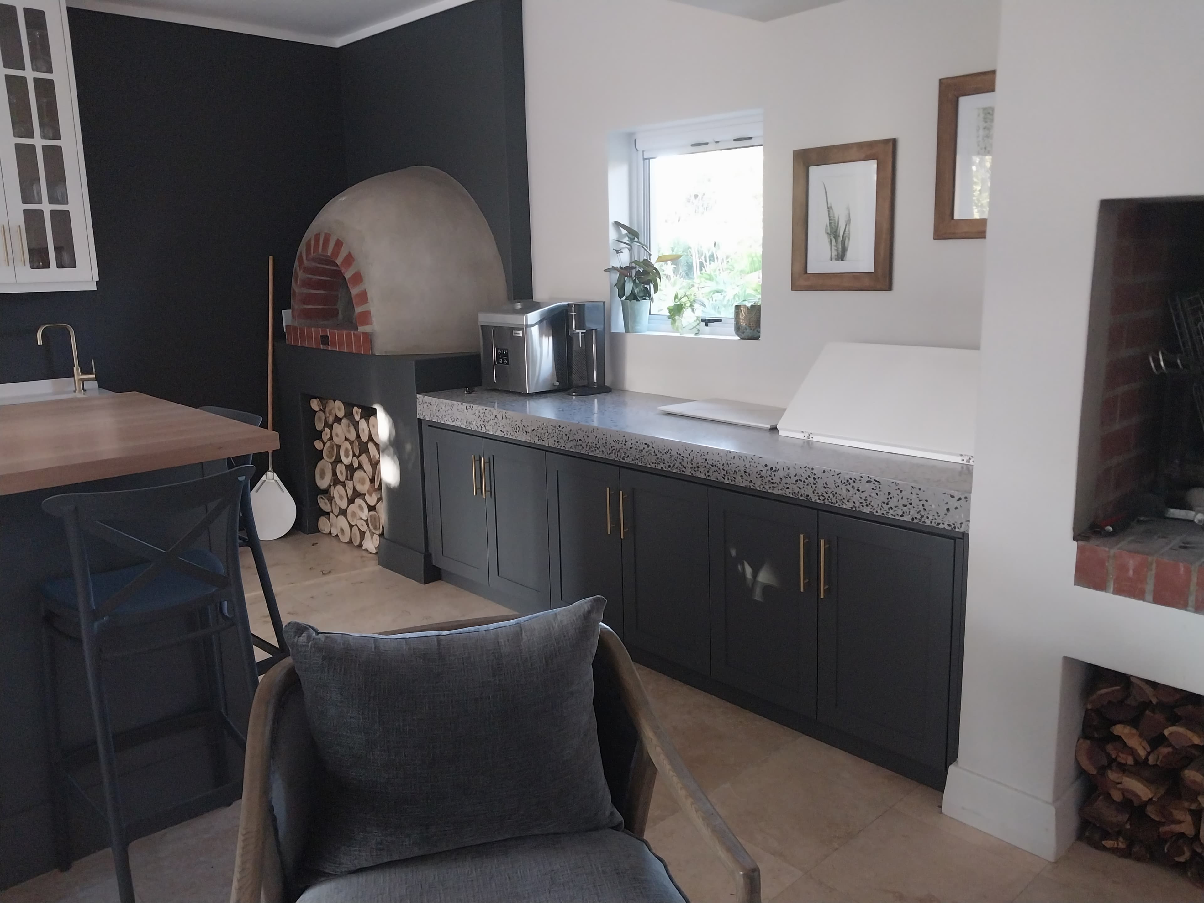 Painted Kitchen with Pizza Oven